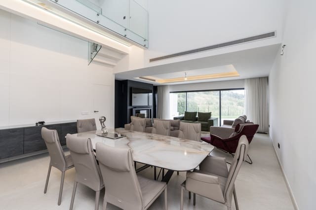 4 quarto Casa em Banda para venda em Estepona com piscina garagem - 2 150 000 € (Ref: 9352966)