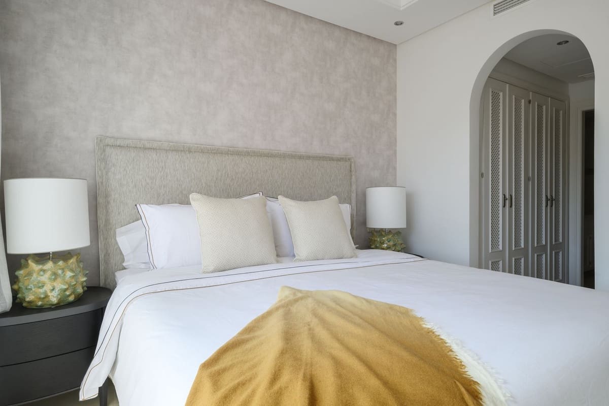 Ático de 3 habitaciones en Estepona en venta con piscina garaje - 1.800.000 € (Ref: 9353011)