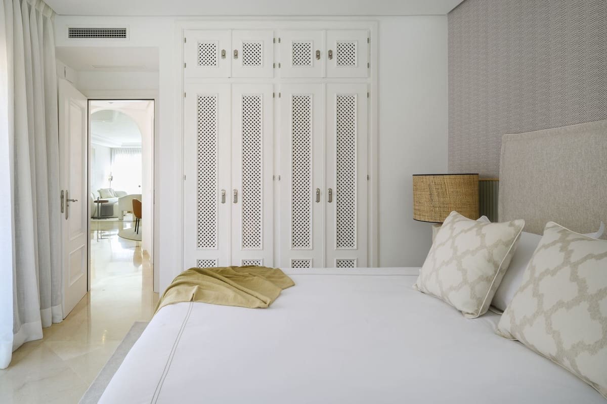 Ático de 3 habitaciones en Estepona en venta con piscina garaje - 1.800.000 € (Ref: 9353011)