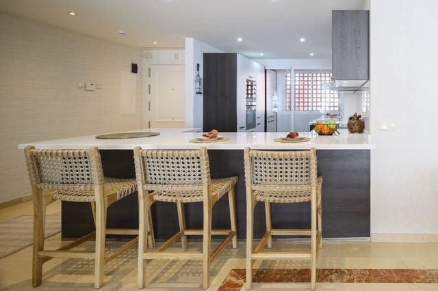 Ático de 3 habitaciones en Estepona en venta con piscina garaje - 1.800.000 € (Ref: 9353011)