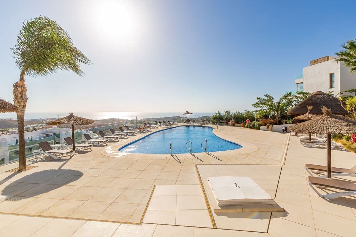 2 soverom Leilighet til salgs i La Cala de Mijas med svømmebasseng garasje - € 425 000 (Ref: 9354190)