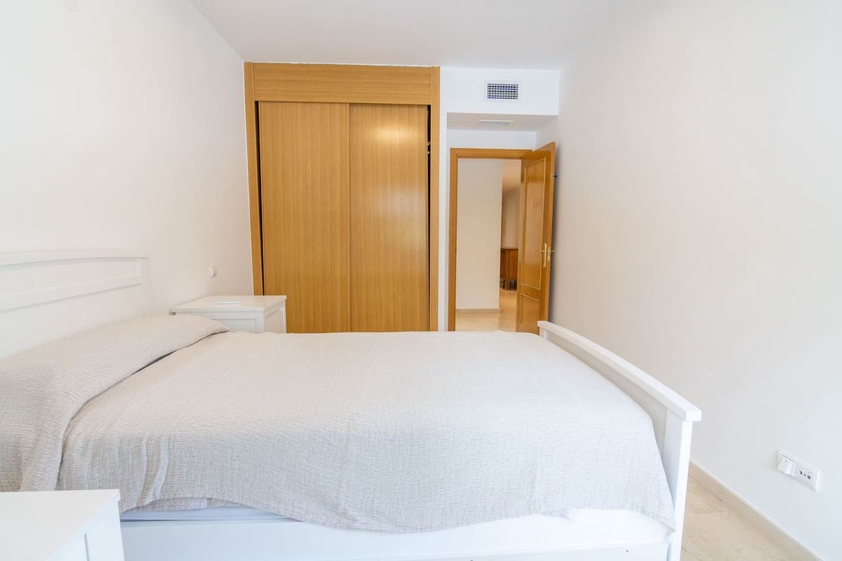 3 quarto Apartamento para venda em Estepona com piscina garagem - 420 000 € (Ref: 9354191)