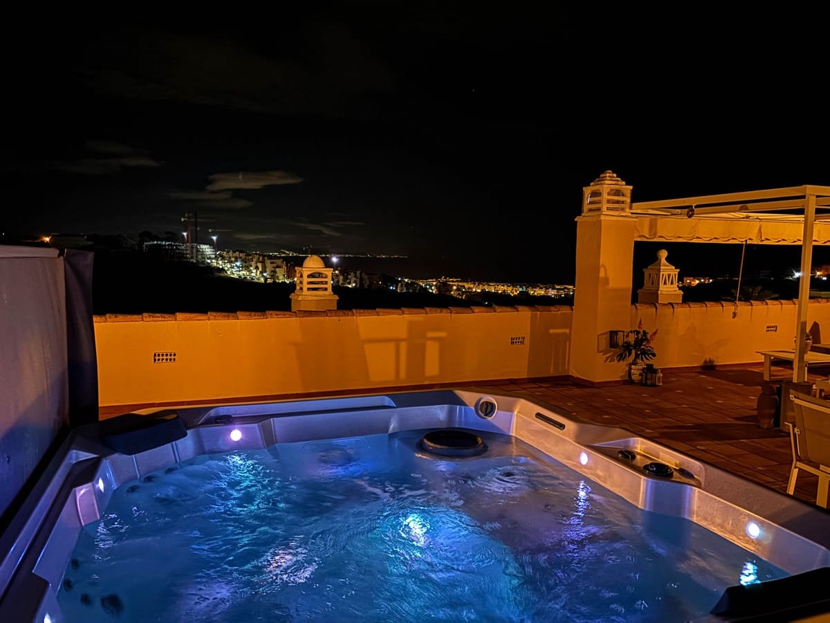 3 soveværelse Penthouse til salg i La Duquesa / Puerto de la Duquesa med swimmingpool - € 390.000 (Ref: 9354193)