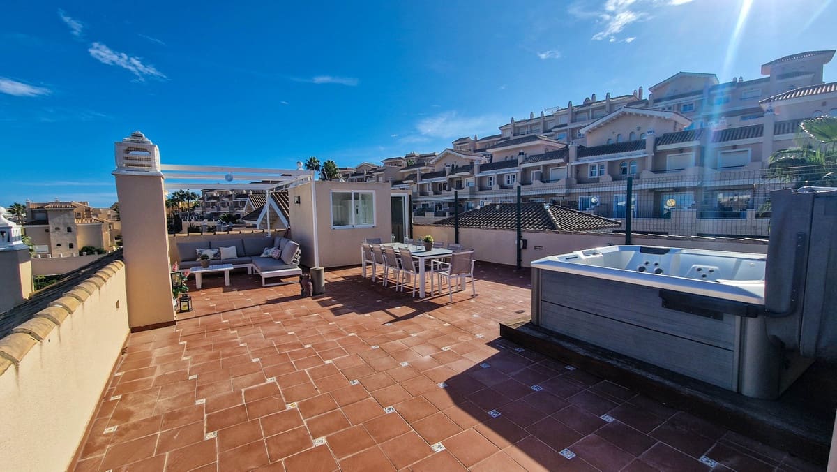 3 soveværelse Penthouse til salg i La Duquesa / Puerto de la Duquesa med swimmingpool - € 390.000 (Ref: 9354193)