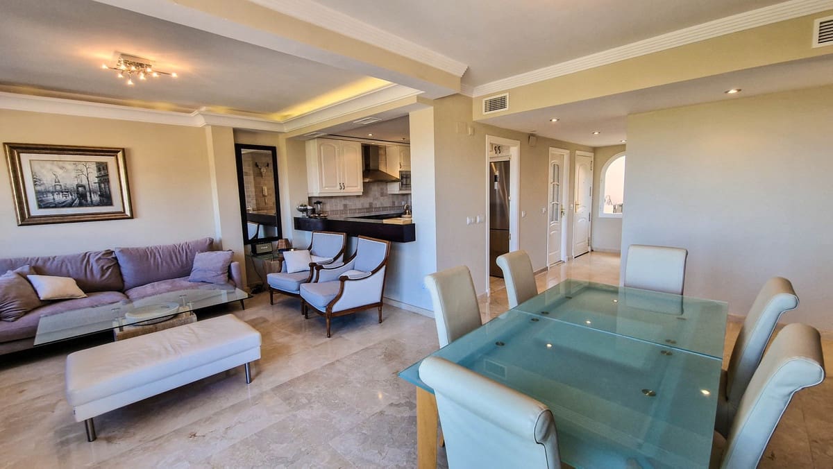 3 soveværelse Penthouse til salg i La Duquesa / Puerto de la Duquesa med swimmingpool - € 390.000 (Ref: 9354193)