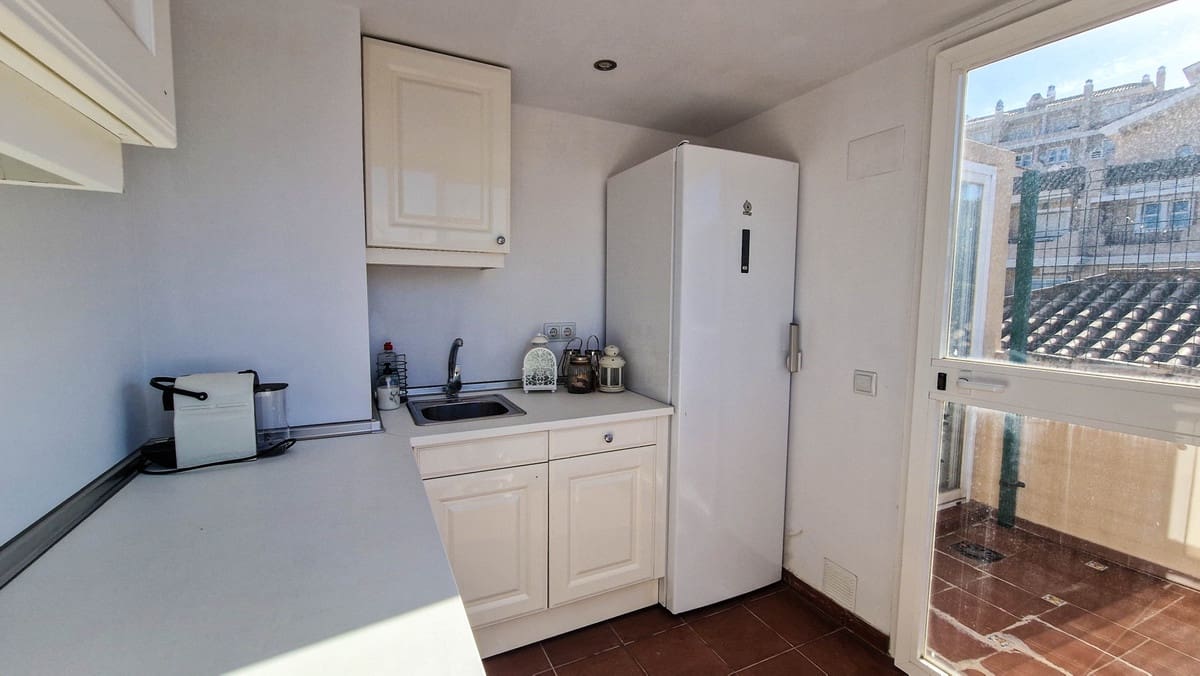 3 soveværelse Penthouse til salg i La Duquesa / Puerto de la Duquesa med swimmingpool - € 390.000 (Ref: 9354193)