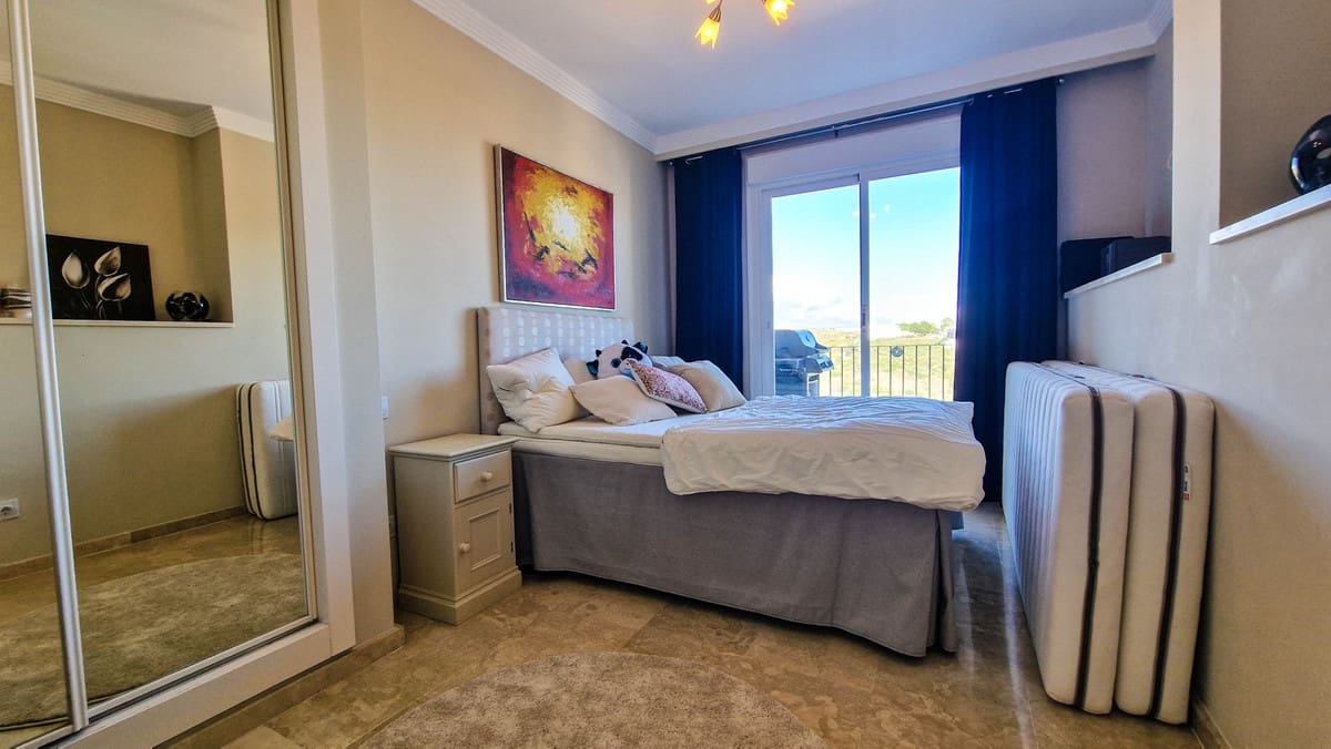 3 soveværelse Penthouse til salg i La Duquesa / Puerto de la Duquesa med swimmingpool - € 390.000 (Ref: 9354193)