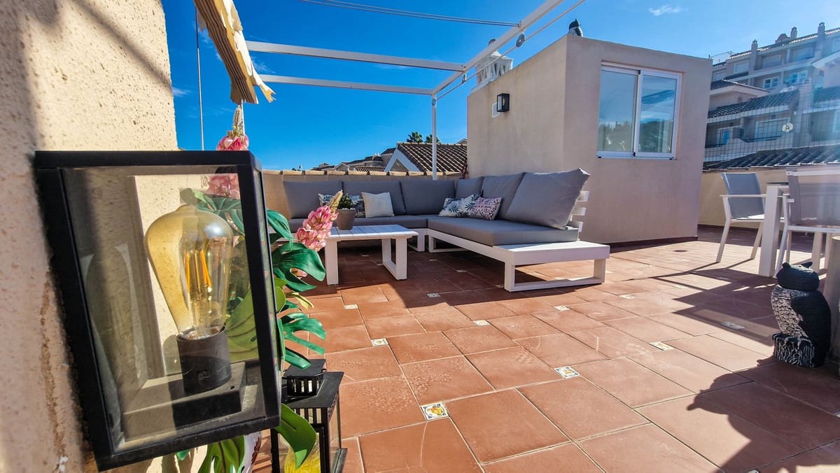 3 soveværelse Penthouse til salg i La Duquesa / Puerto de la Duquesa med swimmingpool - € 390.000 (Ref: 9354193)