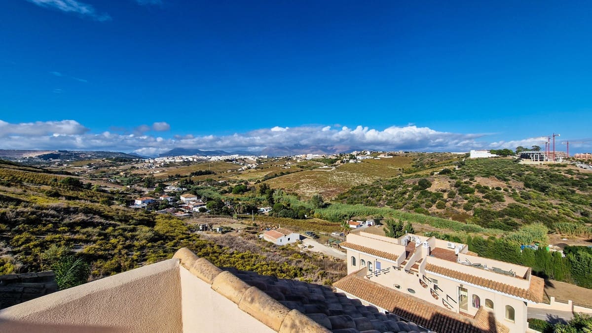 3 soveværelse Penthouse til salg i La Duquesa / Puerto de la Duquesa med swimmingpool - € 390.000 (Ref: 9354193)