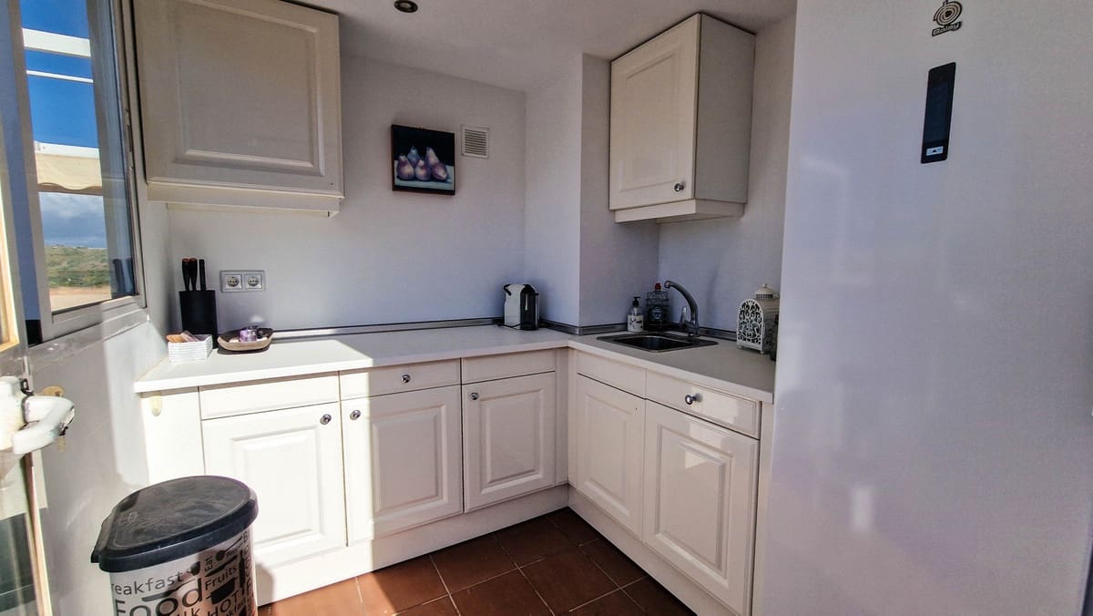 3 soveværelse Penthouse til salg i La Duquesa / Puerto de la Duquesa med swimmingpool - € 390.000 (Ref: 9354193)