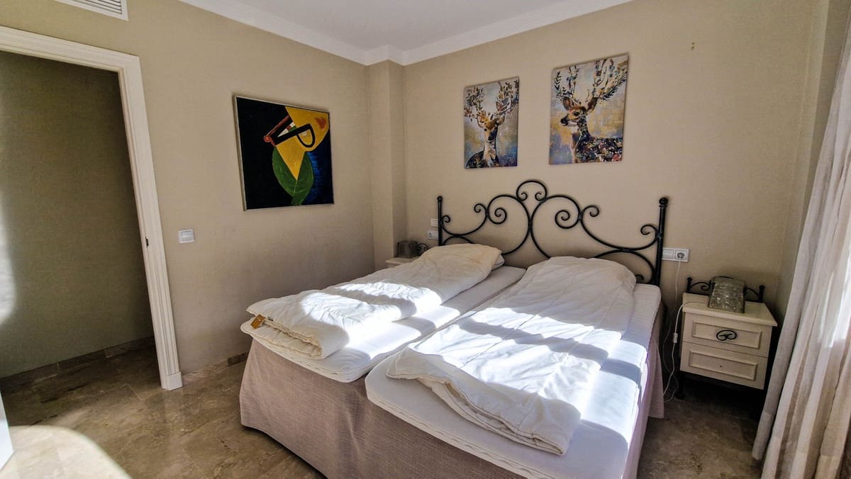 3 soveværelse Penthouse til salg i La Duquesa / Puerto de la Duquesa med swimmingpool - € 390.000 (Ref: 9354193)