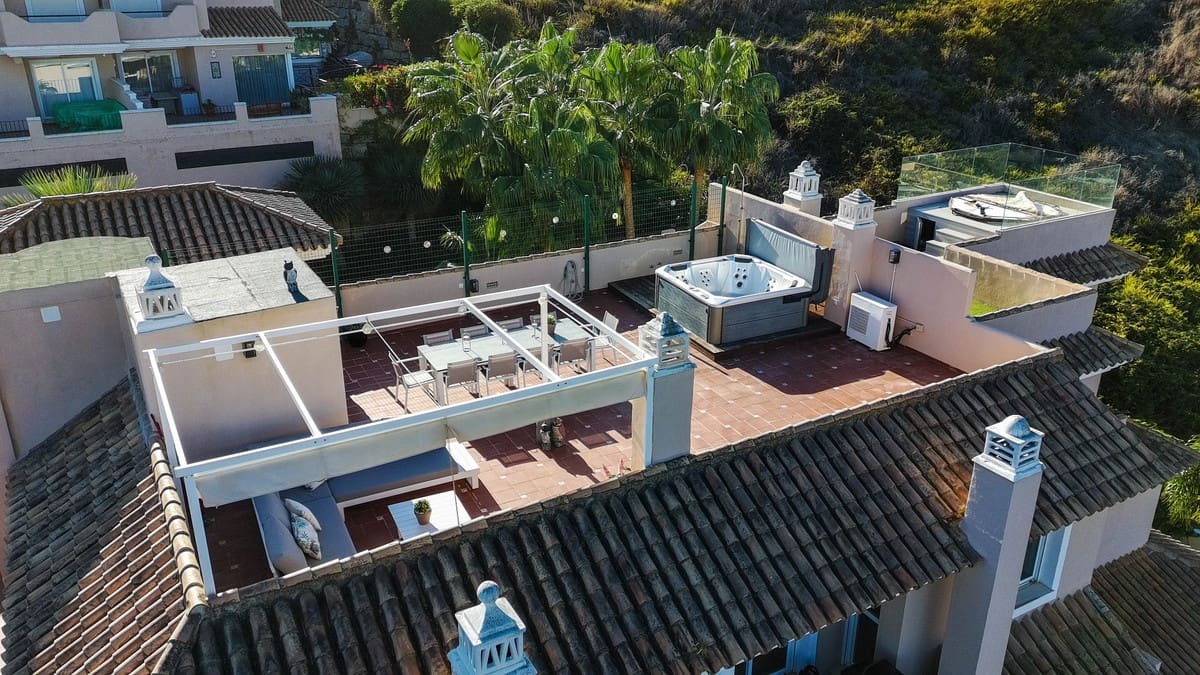 3 soveværelse Penthouse til salg i La Duquesa / Puerto de la Duquesa med swimmingpool - € 390.000 (Ref: 9354193)