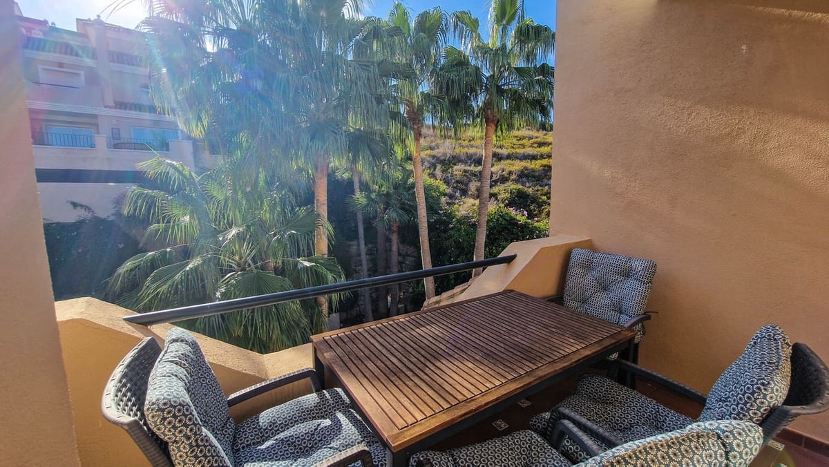 3 soveværelse Penthouse til salg i La Duquesa / Puerto de la Duquesa med swimmingpool - € 390.000 (Ref: 9354193)