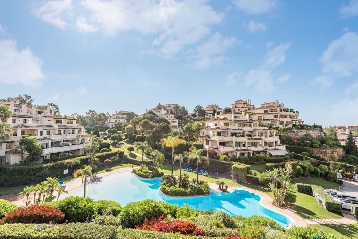 2 soverom Leilighet til salgs i Benahavis med svømmebasseng garasje - € 559 000 (Ref: 9354487)