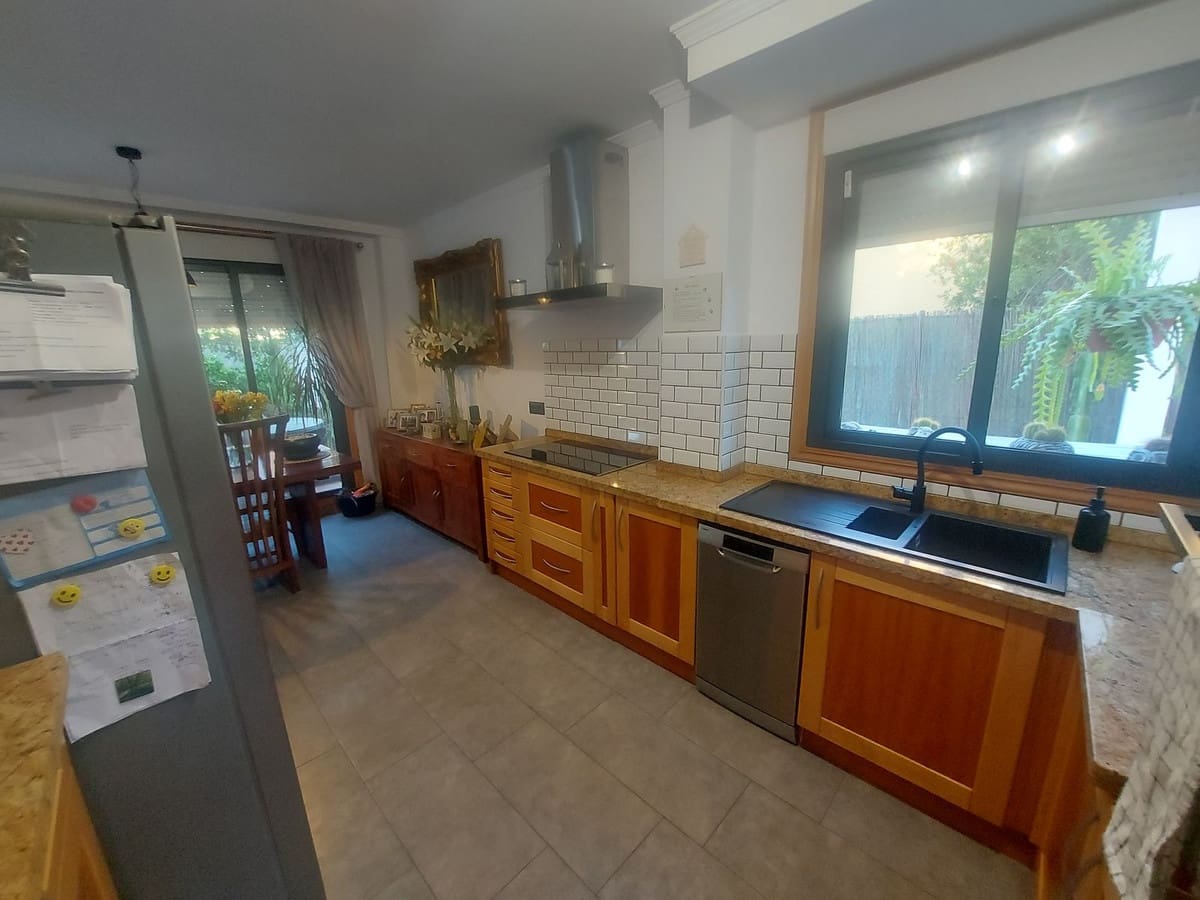 3 chambre Villa/Maison à vendre à Manilva avec piscine garage - 525 000 € (Ref: 9356527)