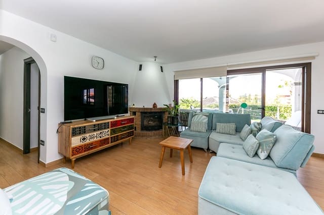 3 soverom Villa til salgs i La Capellania, Benalmádena med svømmebasseng garasje - € 975 000 (Ref: 9356843)