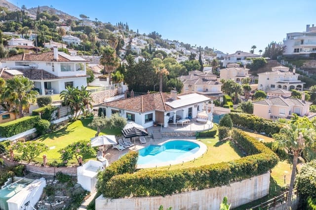 3 soverom Villa til salgs i La Capellania, Benalmádena med svømmebasseng garasje - € 975 000 (Ref: 9356843)