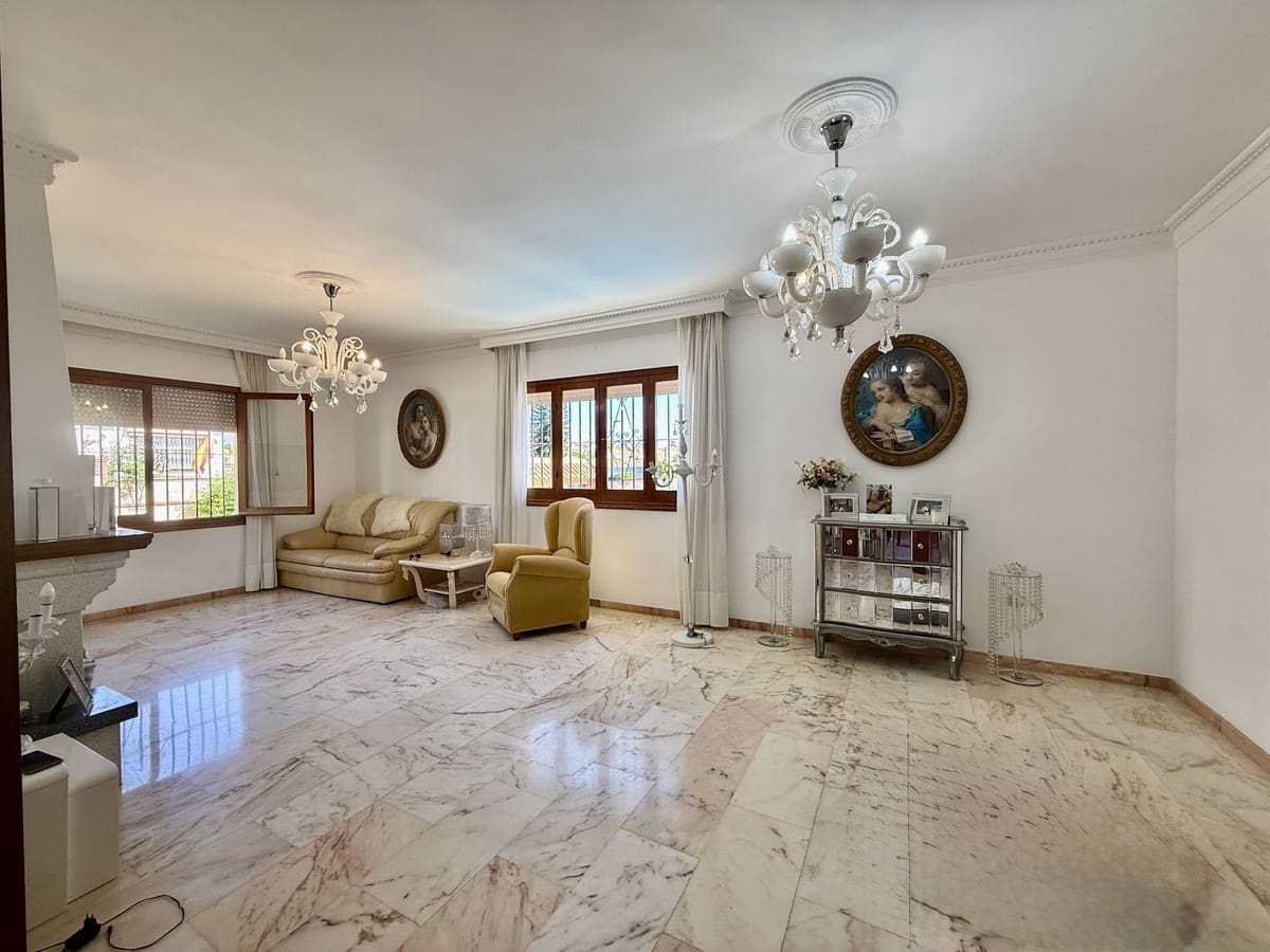 3 soverom Villa til salgs i Benalmadena med svømmebasseng garasje - € 750 000 (Ref: 9356845)