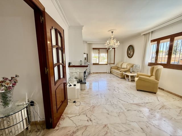 3 soverom Villa til salgs i Benalmádena med svømmebasseng garasje - € 750 000 (Ref: 9356845)