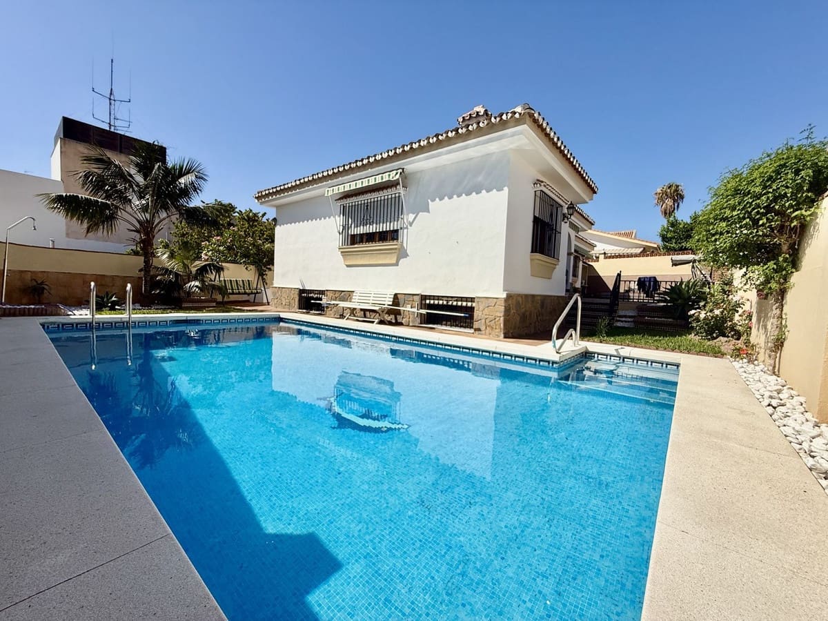 3 soverom Villa til salgs i Benalmadena med svømmebasseng garasje - € 750 000 (Ref: 9356845)