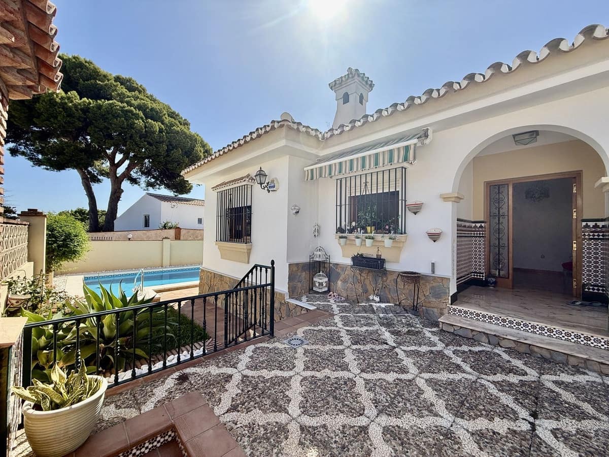3 soverom Villa til salgs i Benalmadena med svømmebasseng garasje - € 750 000 (Ref: 9356845)
