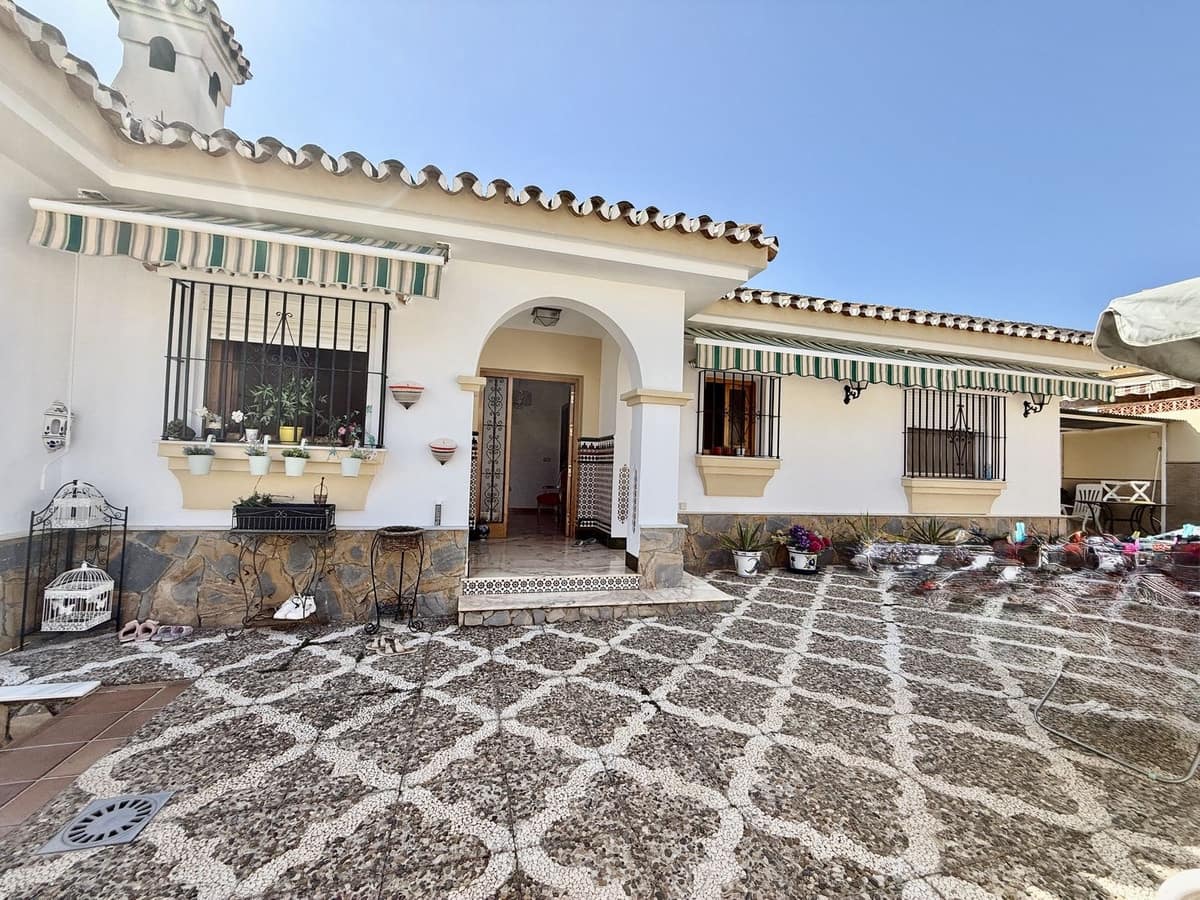 3 soverom Villa til salgs i Benalmadena med svømmebasseng garasje - € 750 000 (Ref: 9356845)
