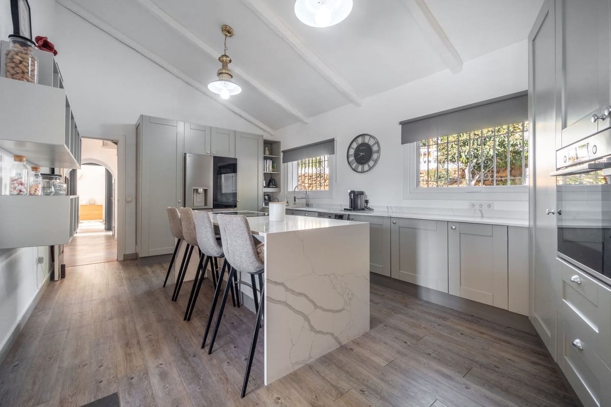 3 camera da letto Villa in vendita in Calahonda con piscina garage - 995.000 € (Rif: 9356919)