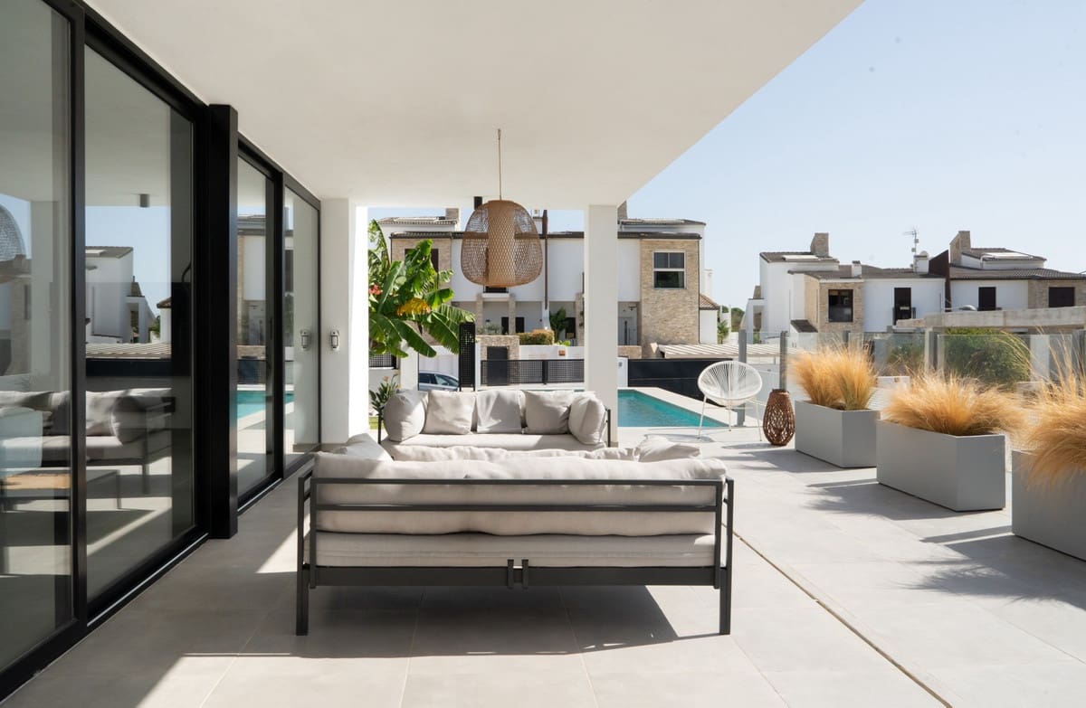 3 chambre Villa/Maison à vendre à Estepona avec piscine garage - 995 000 € (Ref: 9356961)