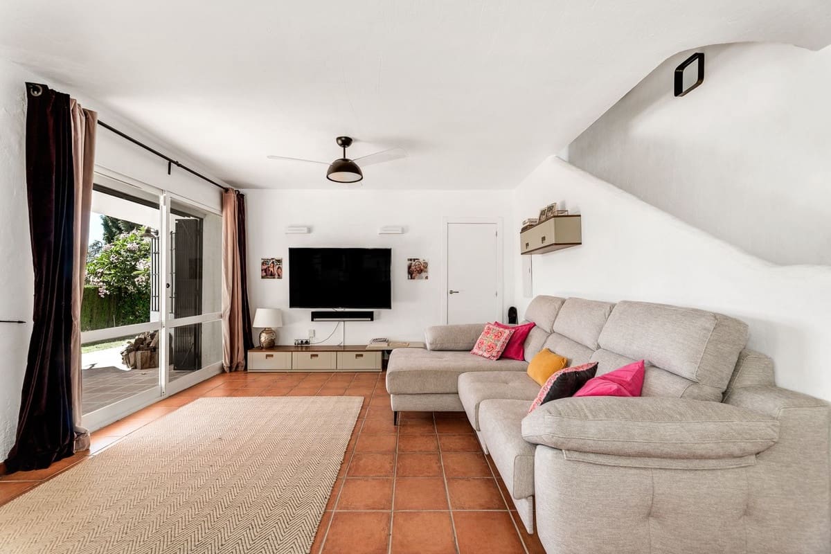 3 sovrum Villa till salu i Mijas Costa med pool - 1 150 000 € (Ref: 9357010)