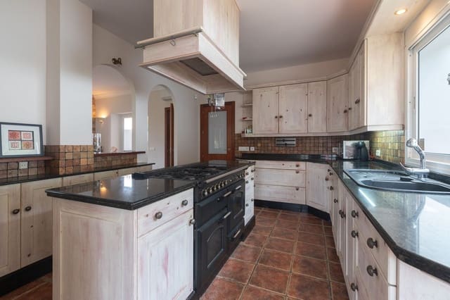 3 chambre Villa/Maison à vendre à Mijas Costa, Mijas avec piscine garage - 1 100 000 € (Ref: 9357011)