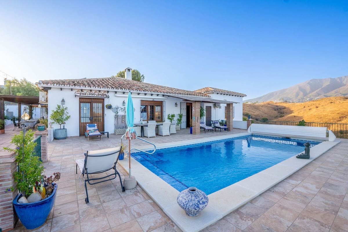 3 soverom Villa til salgs i Mijas Golf med svømmebasseng garasje - € 1 100 000 (Ref: 9357012)