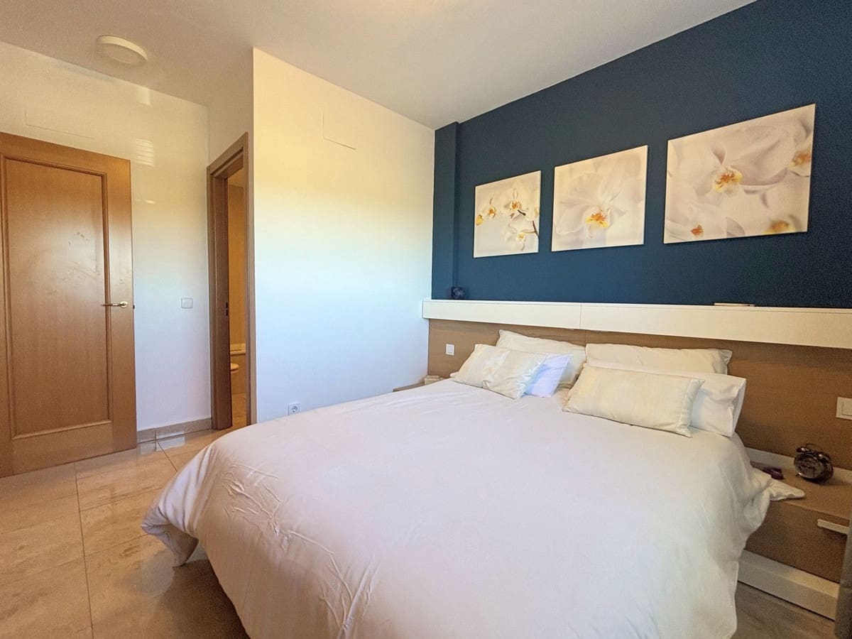 2 makuuhuone Huoneisto myytävänä paikassa La Duquesa / Puerto de la Duquesa mukana uima-altaan 
autotalli - 240 000 € (Ref: 9357450)