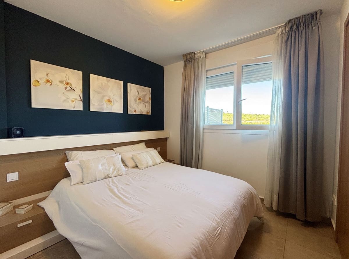 2 makuuhuone Huoneisto myytävänä paikassa La Duquesa / Puerto de la Duquesa mukana uima-altaan 
autotalli - 240 000 € (Ref: 9357450)