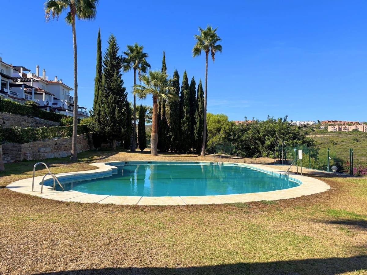 2 makuuhuone Huoneisto myytävänä paikassa La Duquesa / Puerto de la Duquesa mukana uima-altaan 
autotalli - 240 000 € (Ref: 9357450)