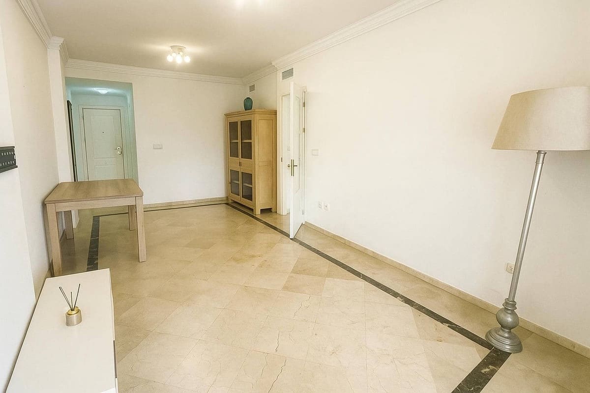 2 soveværelse Lejlighed til salg i La Duquesa / Puerto de la Duquesa med swimmingpool - € 245.000 (Ref: 9357582)