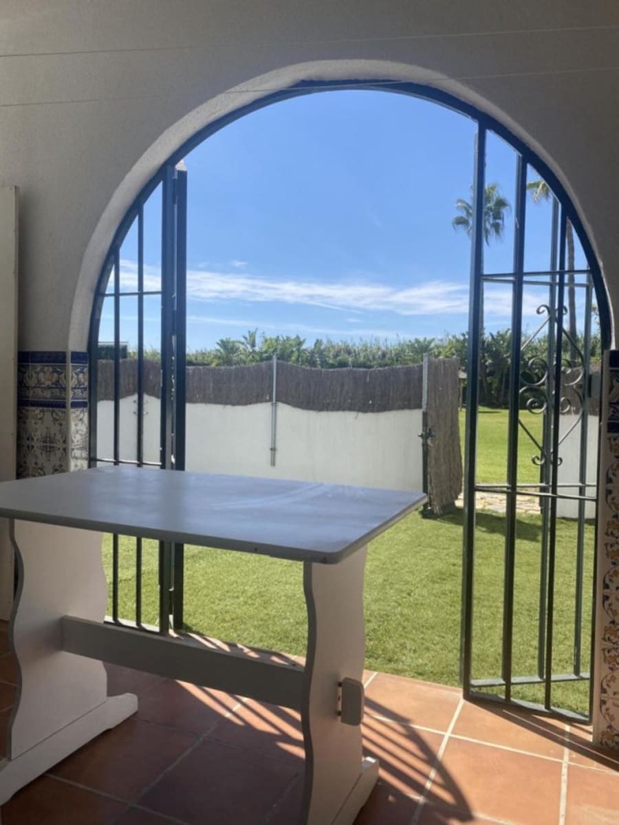 2 makuuhuone Huoneisto myytävänä paikassa Bahia de Casares mukana uima-altaan - 245 000 € (Ref: 9357583)