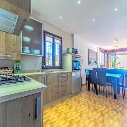 2 makuuhuone Huoneisto myytävänä paikassa Buenas Noches, Estepona mukana uima-altaan 
autotalli - 259 000 € (Ref: 9357699)