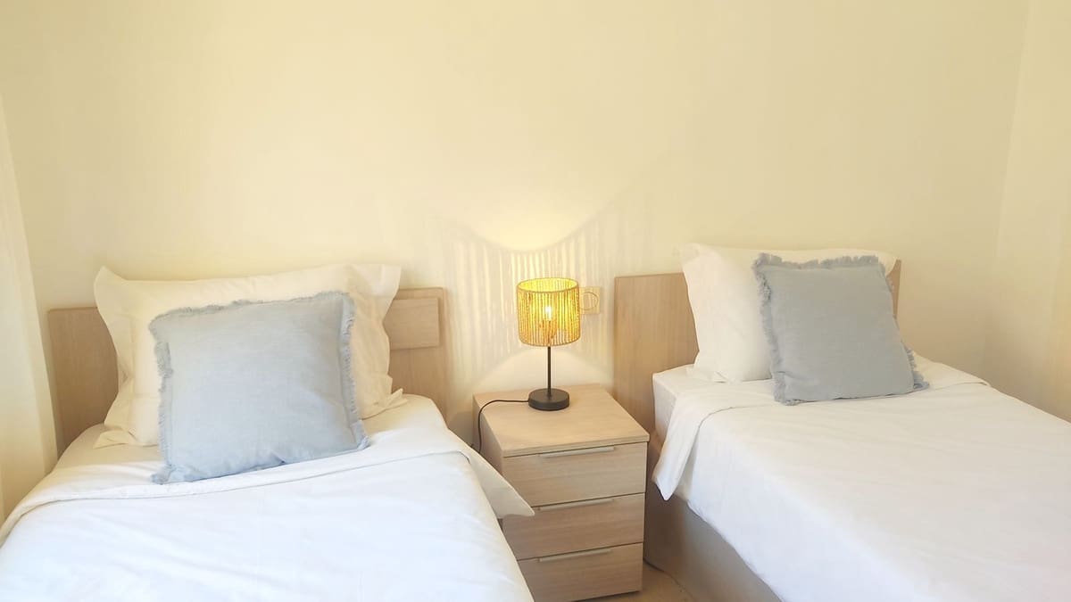 2 makuuhuone Huoneisto myytävänä paikassa La Duquesa / Puerto de la Duquesa mukana uima-altaan 
autotalli - 260 000 € (Ref: 9360990)