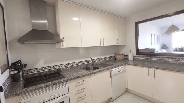 2 makuuhuone Huoneisto myytävänä paikassa La Duquesa / Puerto de la Duquesa, Manilva mukana uima-altaan 
autotalli - 260 000 € (Ref: 9360990)