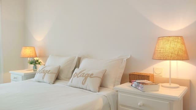 2 makuuhuone Huoneisto myytävänä paikassa La Duquesa / Puerto de la Duquesa, Manilva mukana uima-altaan 
autotalli - 260 000 € (Ref: 9360990)