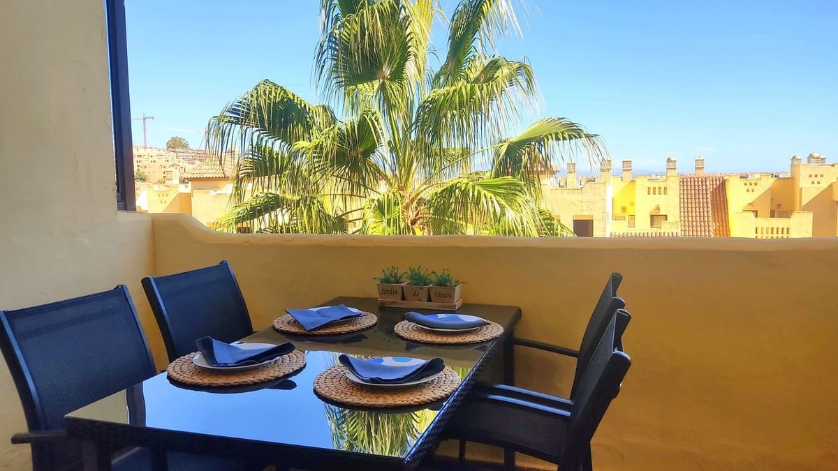 2 makuuhuone Huoneisto myytävänä paikassa La Duquesa / Puerto de la Duquesa mukana uima-altaan 
autotalli - 260 000 € (Ref: 9360990)