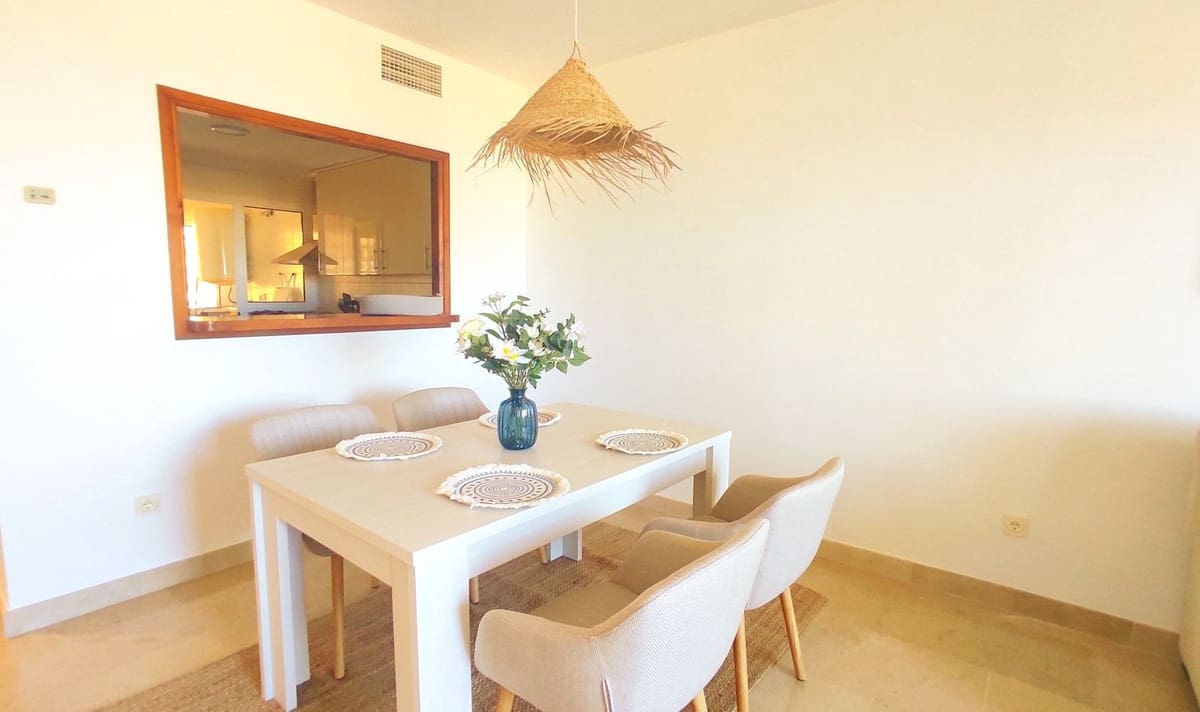 2 makuuhuone Huoneisto myytävänä paikassa La Duquesa / Puerto de la Duquesa mukana uima-altaan 
autotalli - 260 000 € (Ref: 9360990)