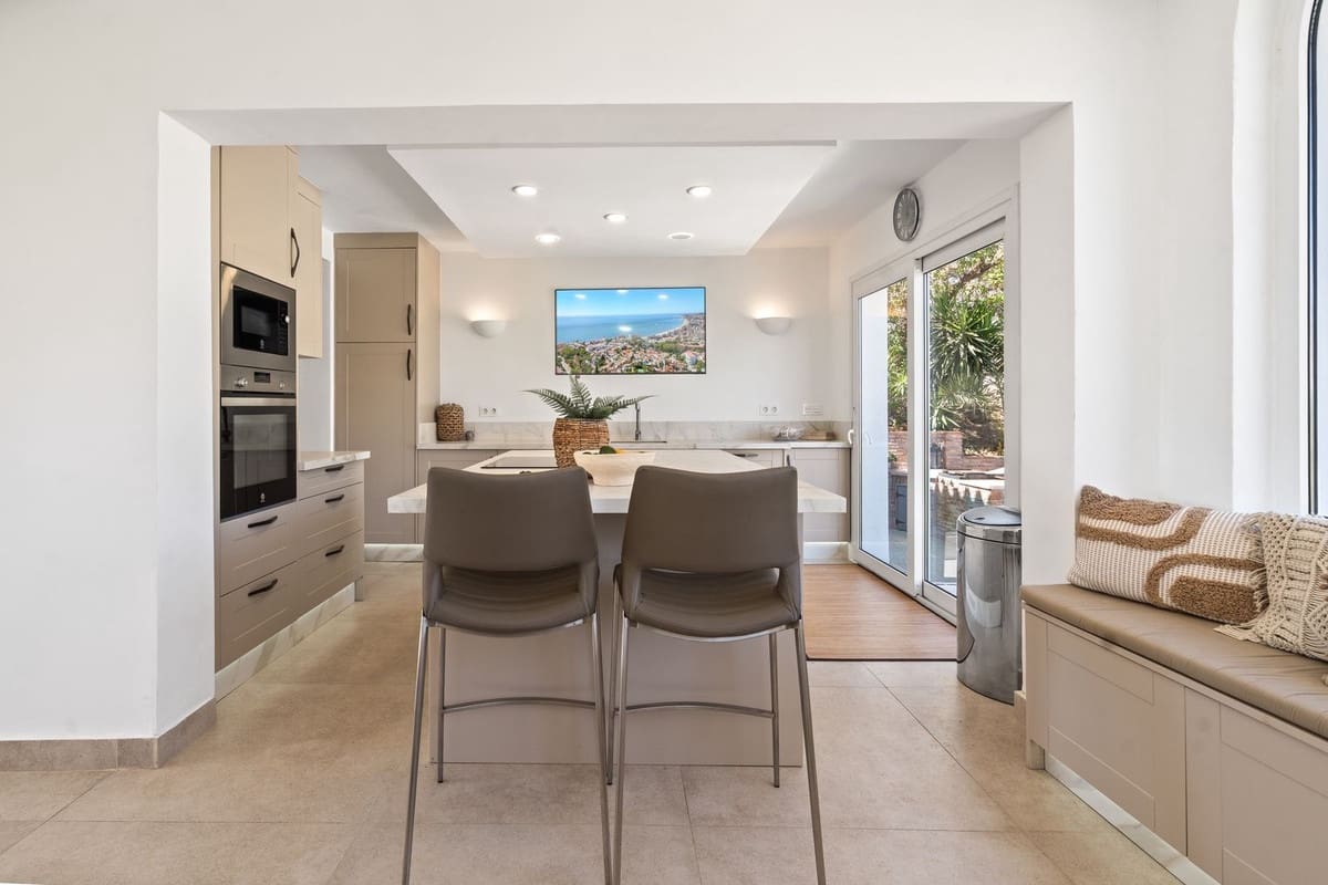 3 bedroom Villa for sale in Torreblanca del Sur with pool garage - € 1,275,000 (Ref: 9363125)