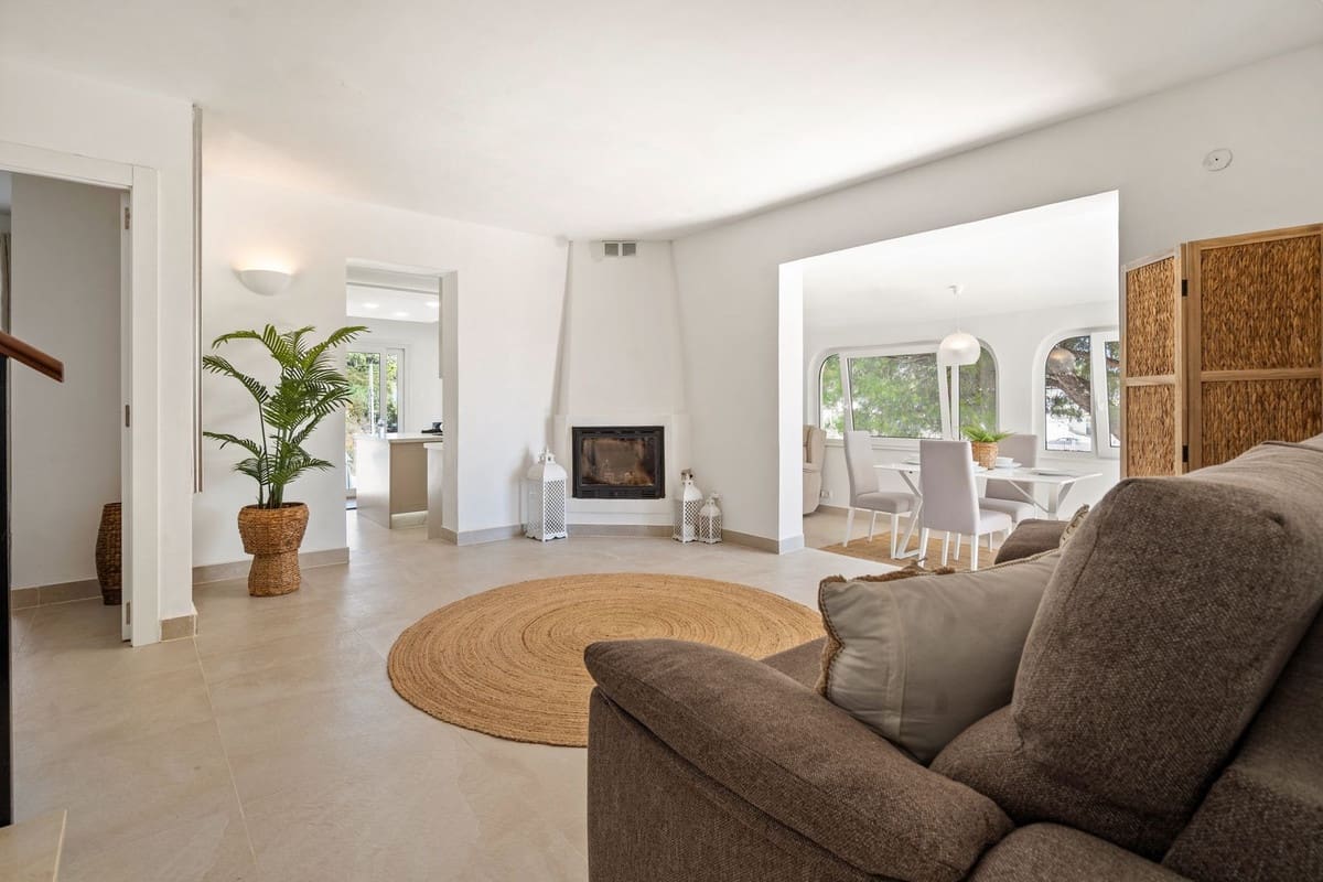 3 bedroom Villa for sale in Torreblanca del Sur with pool garage - € 1,275,000 (Ref: 9363125)