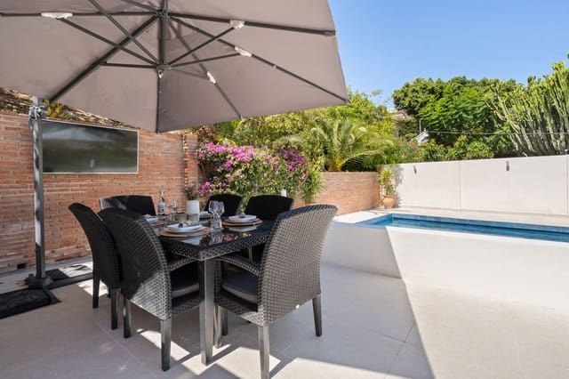 3 makuuhuone Huvila myytävänä paikassa Torreblanca del Sur, Mijas mukana uima-altaan 
autotalli - 1 275 000 € (Ref: 9363125)