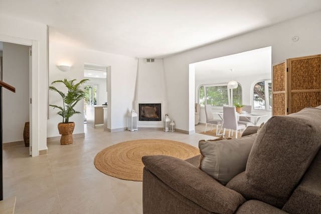 3 makuuhuone Huvila myytävänä paikassa Torreblanca del Sur, Mijas mukana uima-altaan 
autotalli - 1 275 000 € (Ref: 9363125)