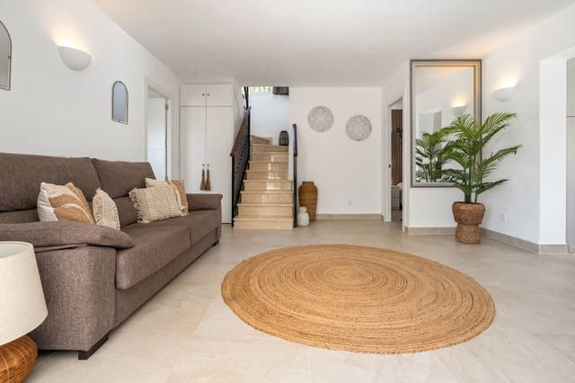 3 makuuhuone Huvila myytävänä paikassa Torreblanca del Sur, Mijas mukana uima-altaan 
autotalli - 1 275 000 € (Ref: 9363125)