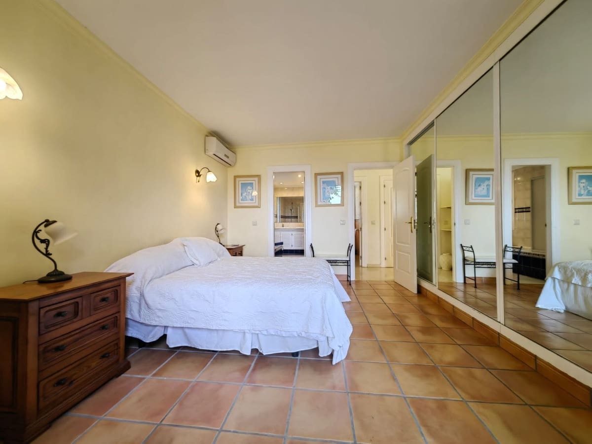 3 chambre Villa/Maison à vendre à Estepona avec piscine garage - 1 200 000 € (Ref: 9363126)