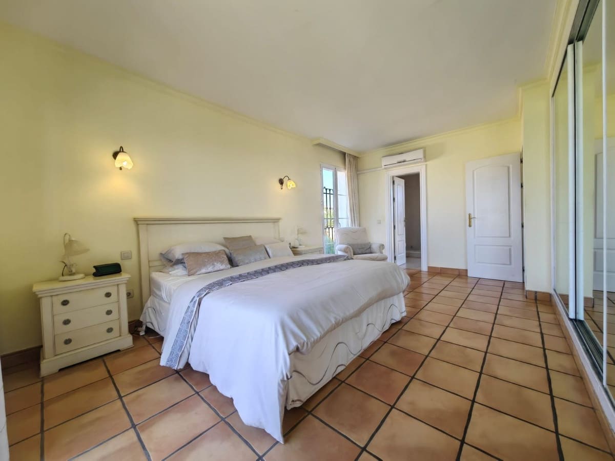 3 chambre Villa/Maison à vendre à Estepona avec piscine garage - 1 200 000 € (Ref: 9363126)