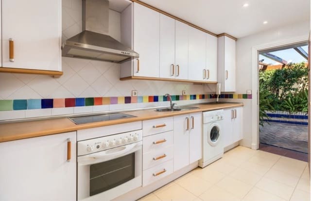 3 quarto Moradia para venda em Guadalmina Alta, Marbella com piscina garagem - 1 300 000 € (Ref: 9363294)